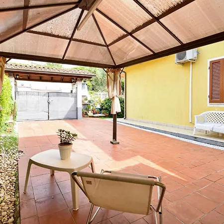 Апартаменты 1 Bedroom Awesome In