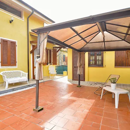 Апартаменты 1 Bedroom Awesome In